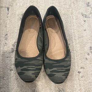 Old navy Camouflage Patterned Women's Flats
